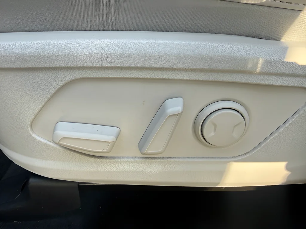 Used 2022 Gray Kia EX image 10