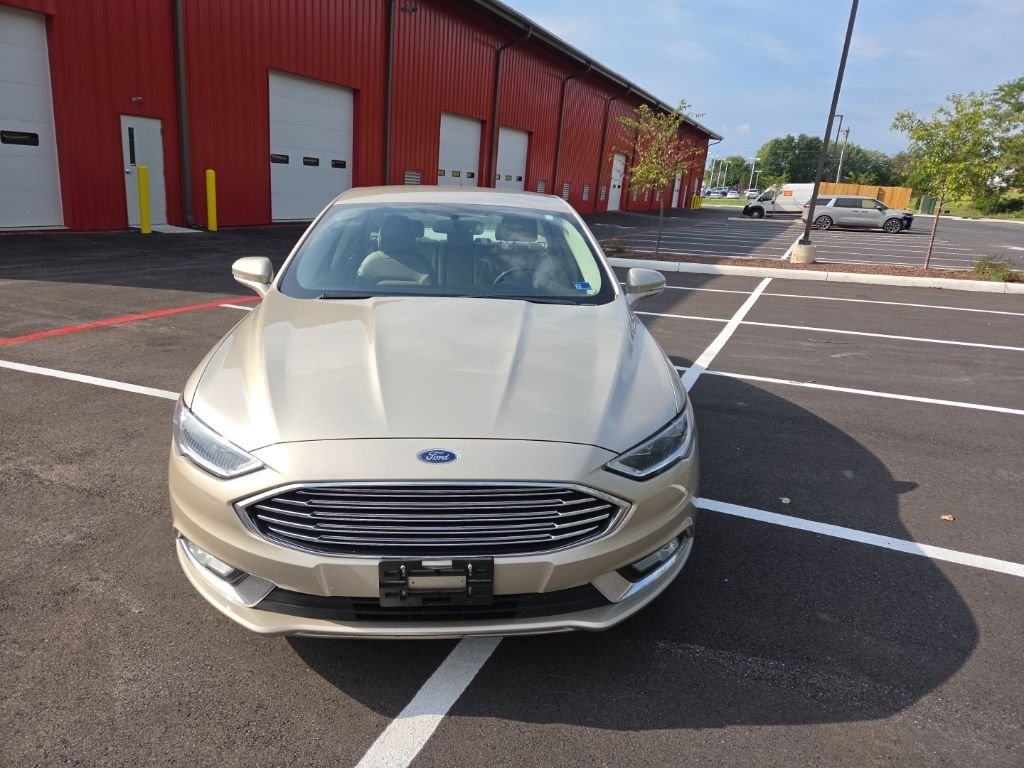 Used 2017 Gold Ford SE image 3