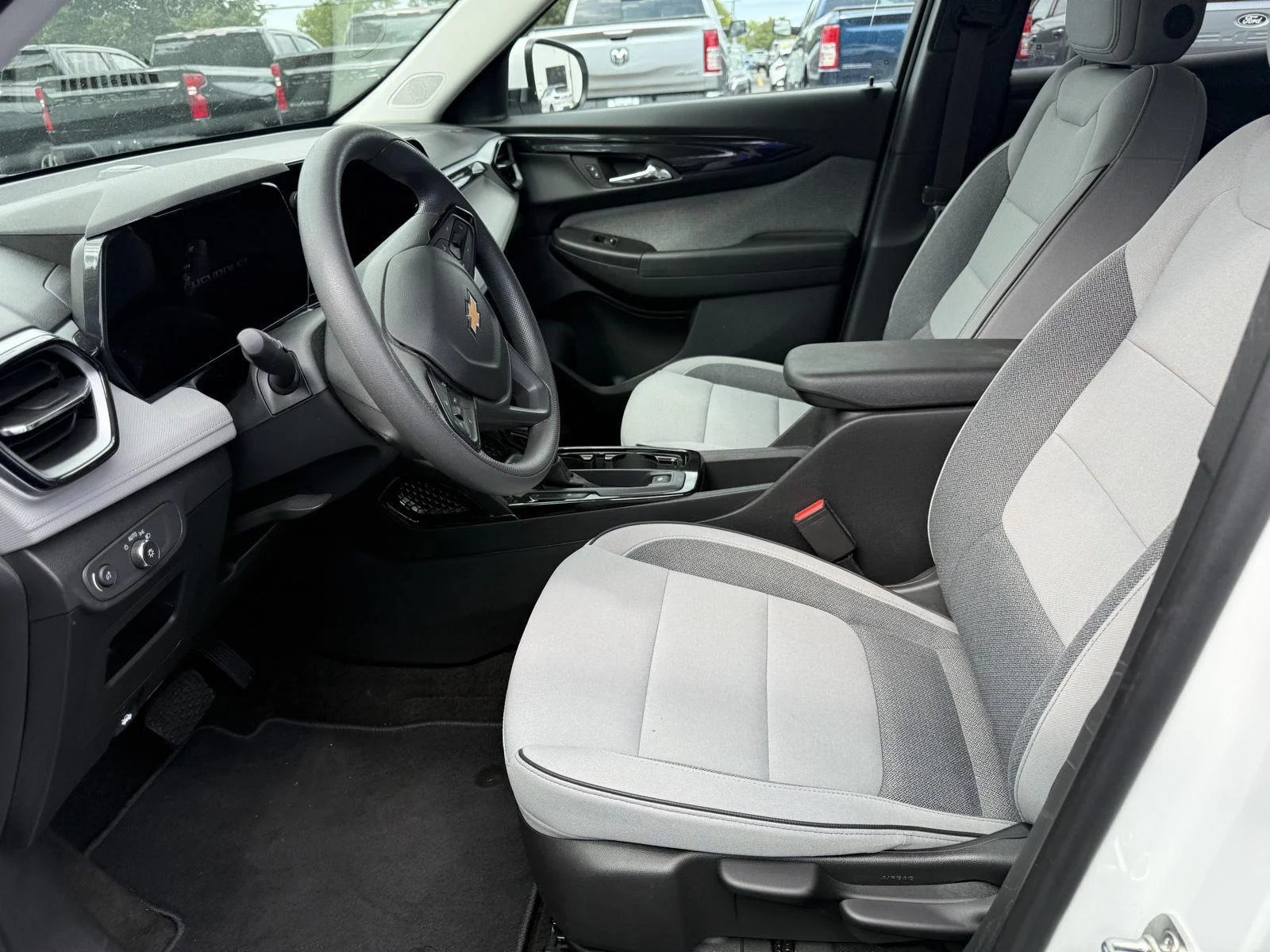 Used 2024 Summit White Chevrolet LT image 8