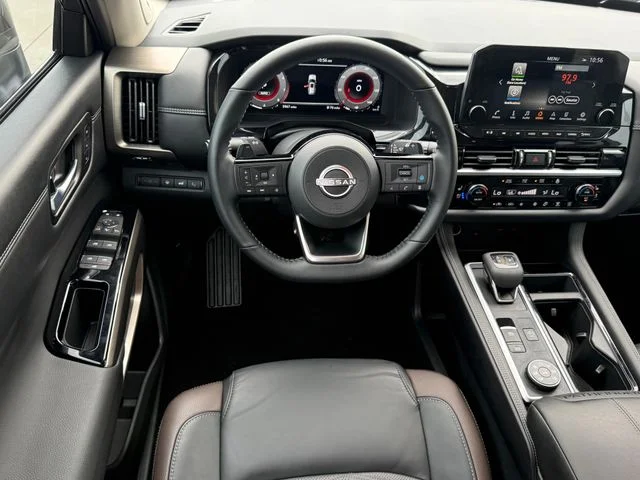 Used 2025 Gray Nissan Platinum image 25