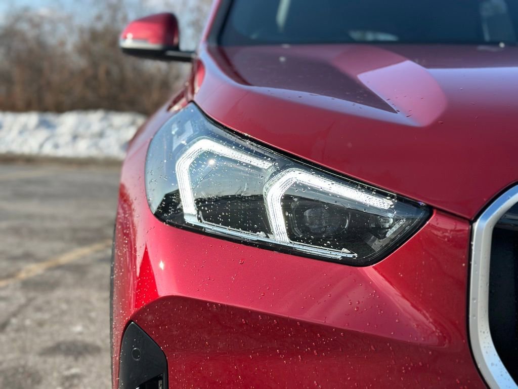 New 2026 Vegas Red Metallic BMW xDrive28i image 10
