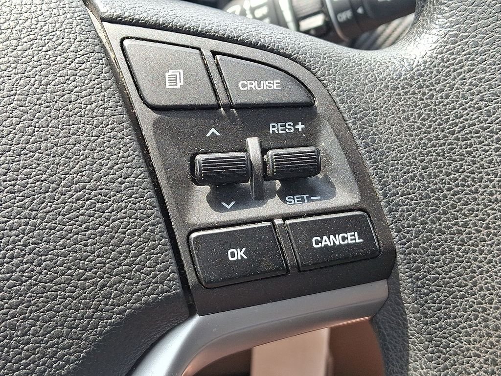 Used 2019 White Hyundai SE image 21