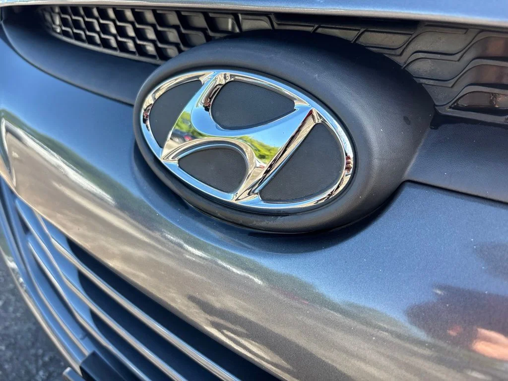 Used 2015 Gray Hyundai SE image 9