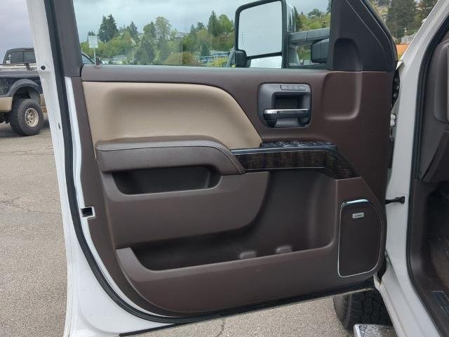 Used 2015 Summit White GMC  image 13
