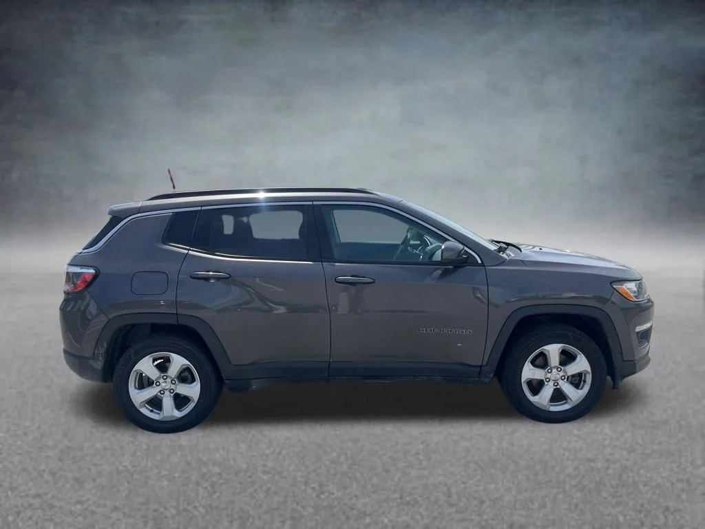 Used 2021 Gray Jeep Latitude image 7