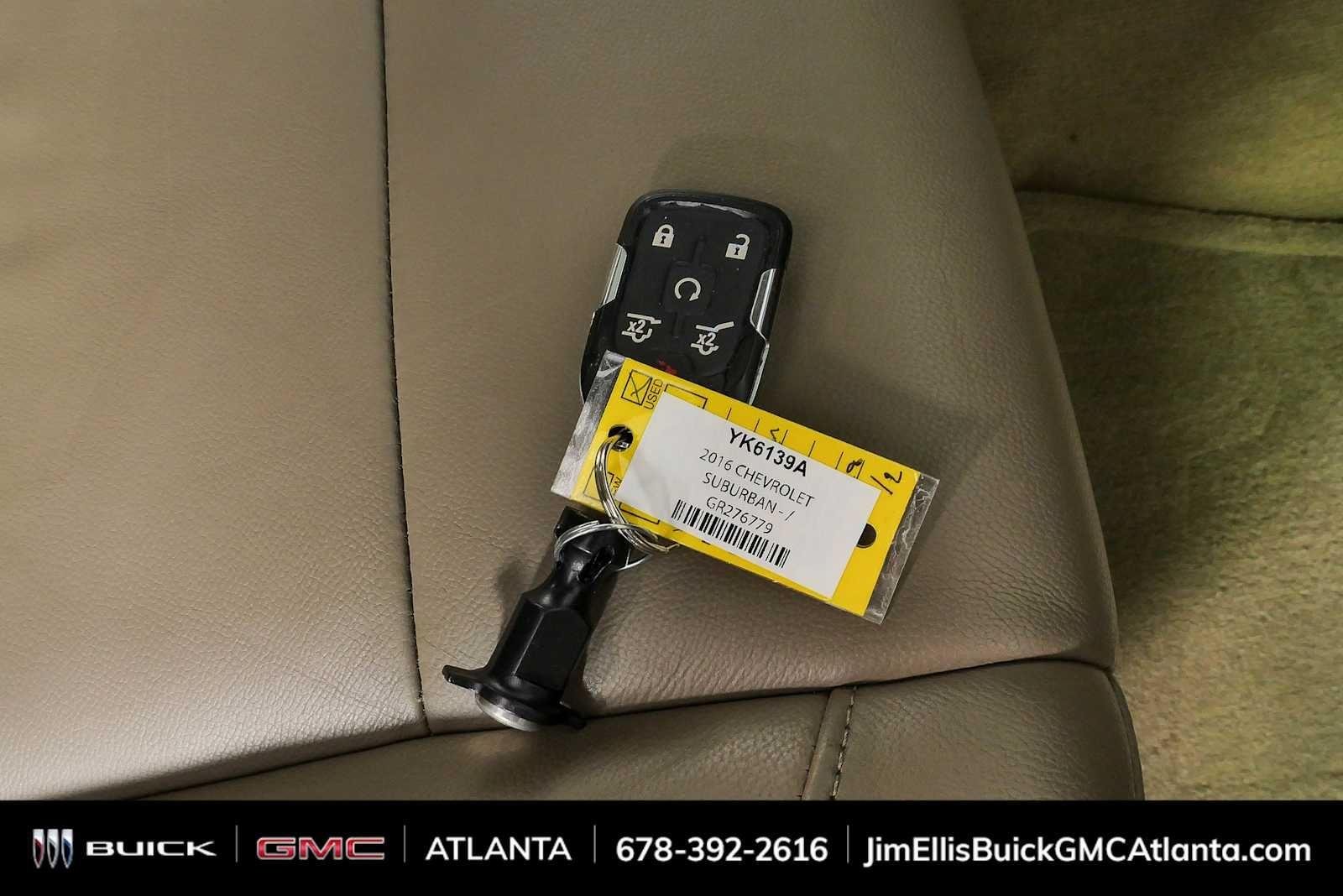 Used 2016 IRIDESCENT PEARL TRICOAT Chevrolet LT image 27