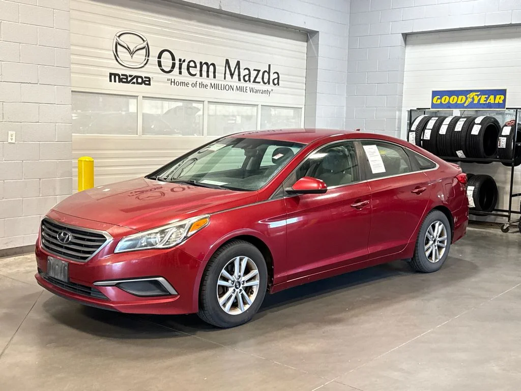 Used 2016 Red Hyundai SE image 1