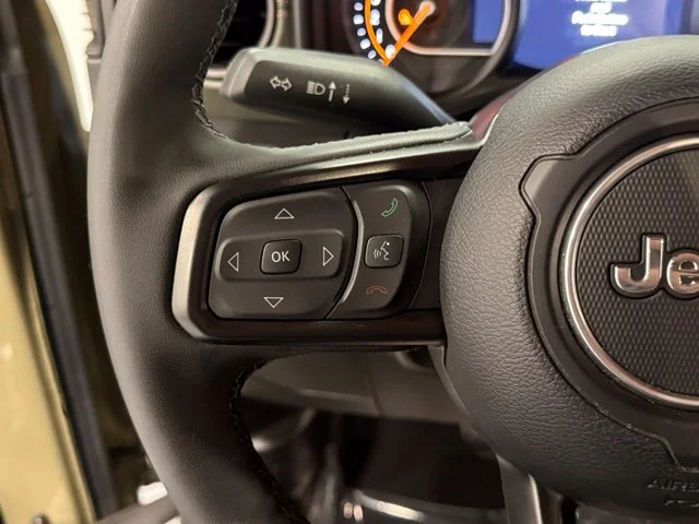 Used 2025  Jeep Mojave image 17