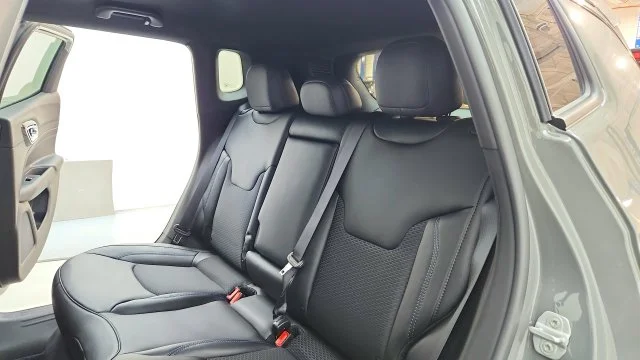 New 2027 Sting-Gray Clear-Coat Paint Jeep Latitude image 19