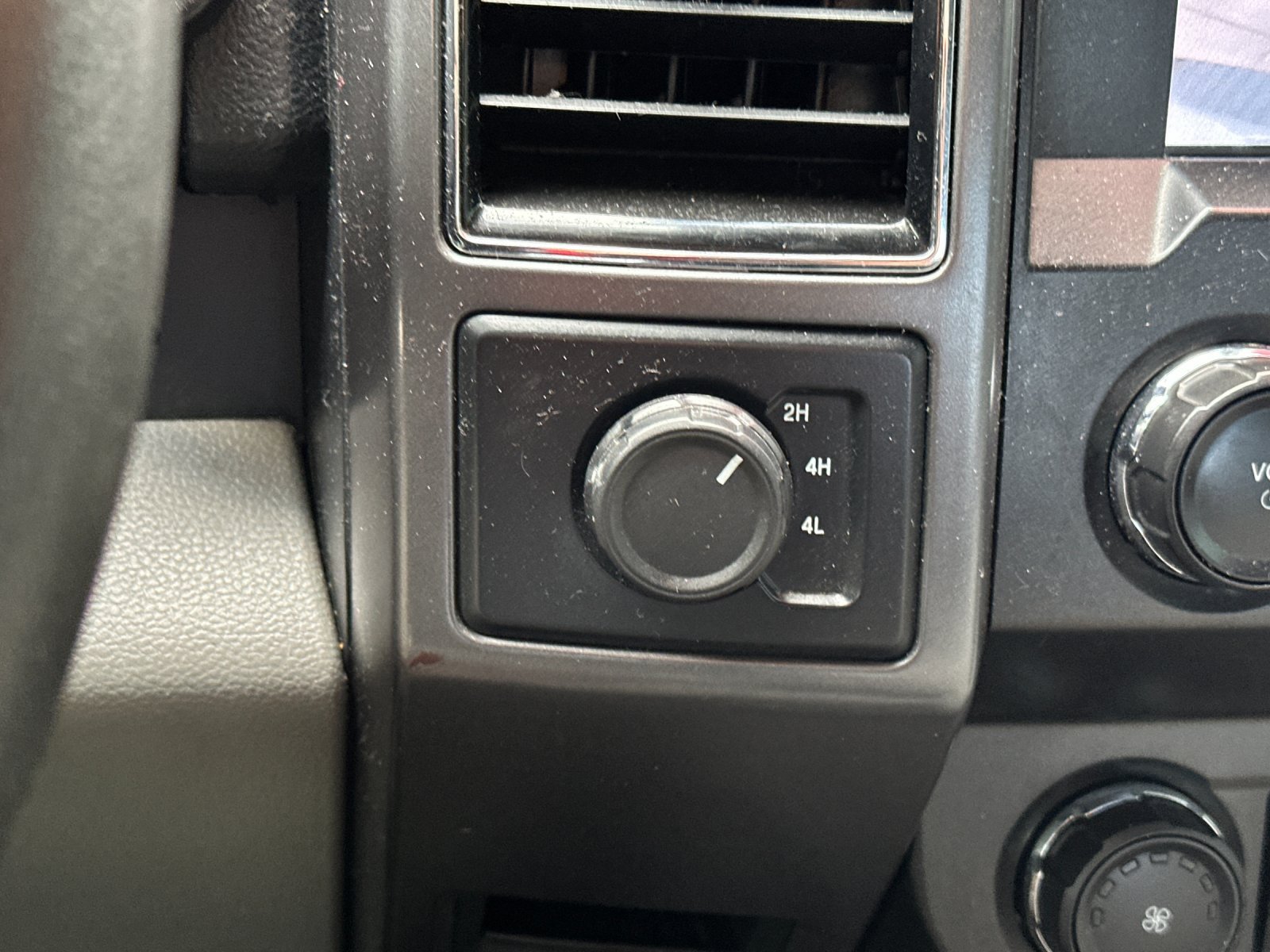 Used 2019 Oxford White Ford XLT image 21