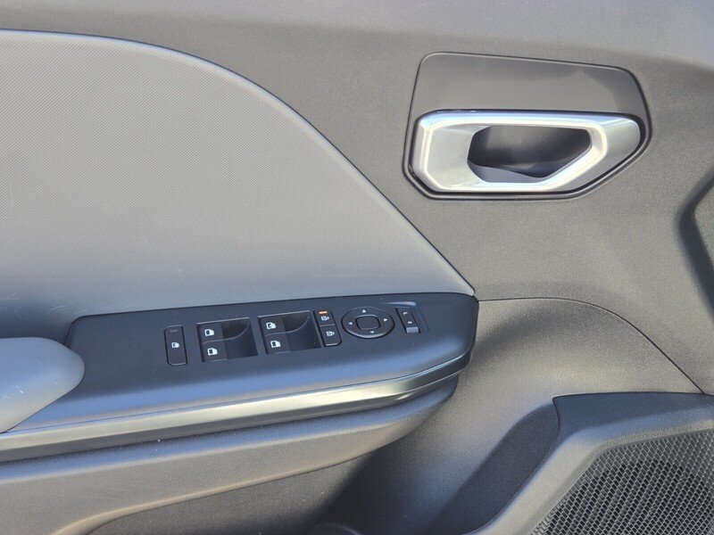 Used 2025 Snow White Pearl KIA LXS FWD image 17