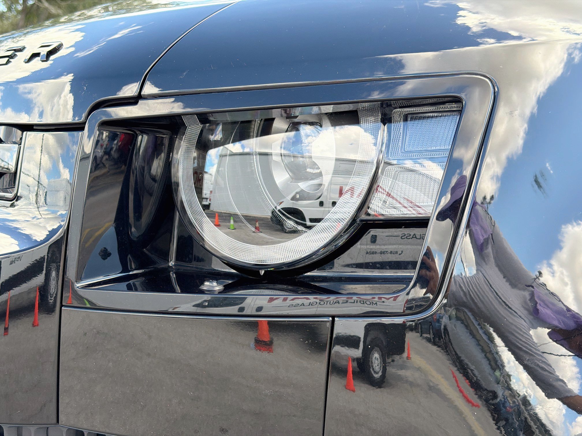 Certified Used 2025 Santorini Black Metallic Land Rover S image 9