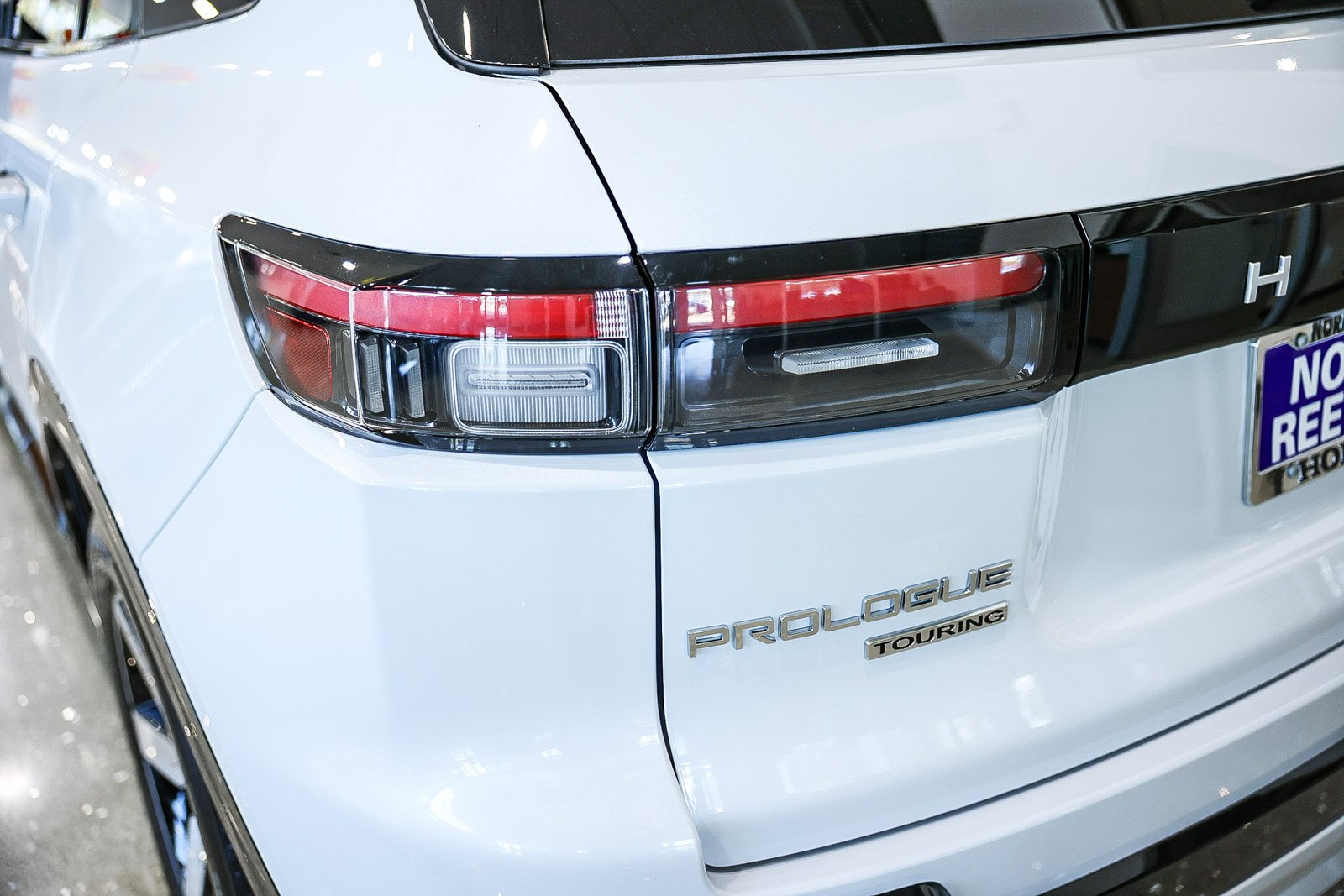 New 2026 Frostline White Pearl Honda Touring 2WD image 5