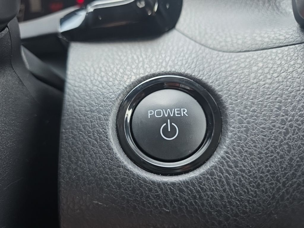 Used 2025 White Toyota LE image 22