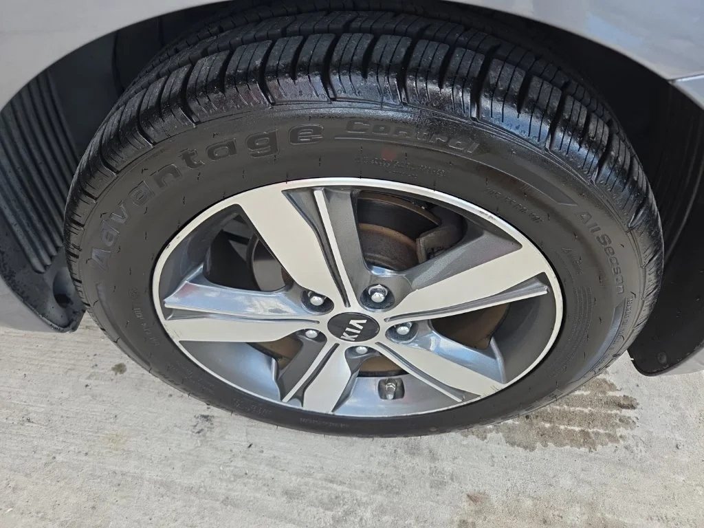 Used 2018  Kia LX image 6