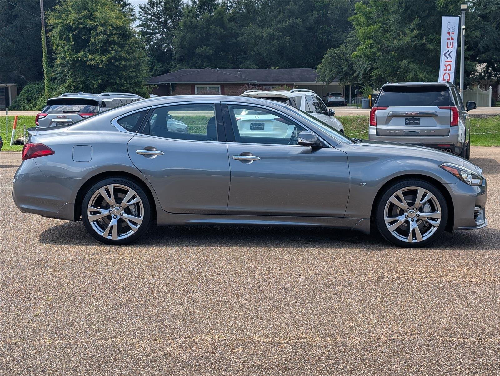Used 2019 Graphite Shadow INFINITI 3.7 LUXE image 6
