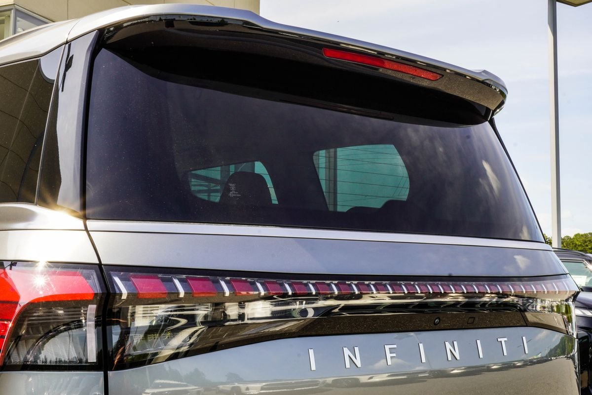 Used 2025 Silver INFINITI SENSORY image 12