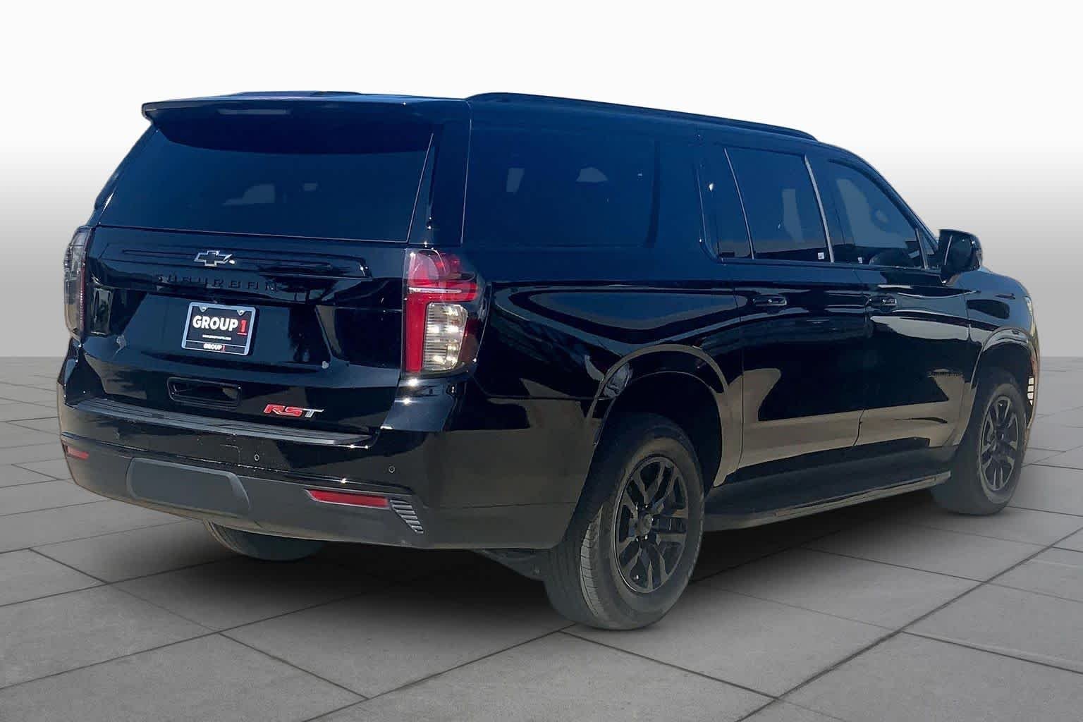 2023 Chevrolet Suburban RST - Photo 12