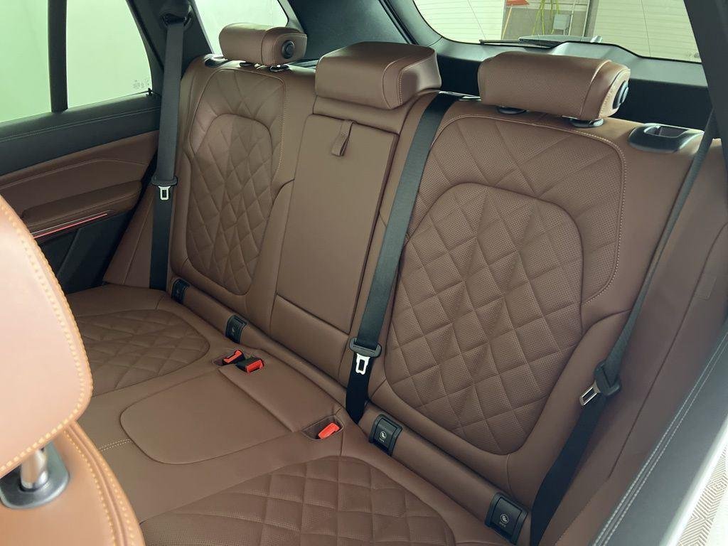 2026 BMW X5 50e - Photo 8