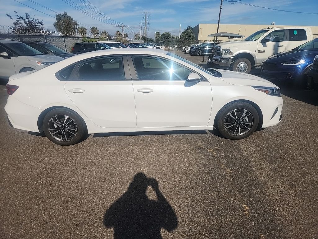 Used 2023 White Kia LXS image 17