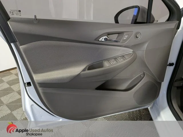 Used 2018 White Chevrolet LT image 11
