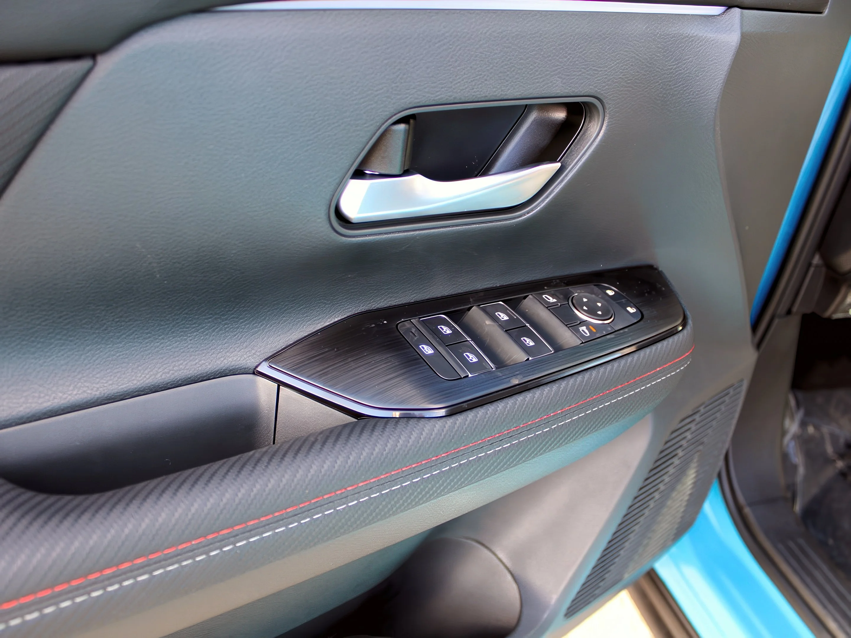 New 2026 Arctic Ice Blue Metallic / Super Black Two-tone Nissan SR image 11