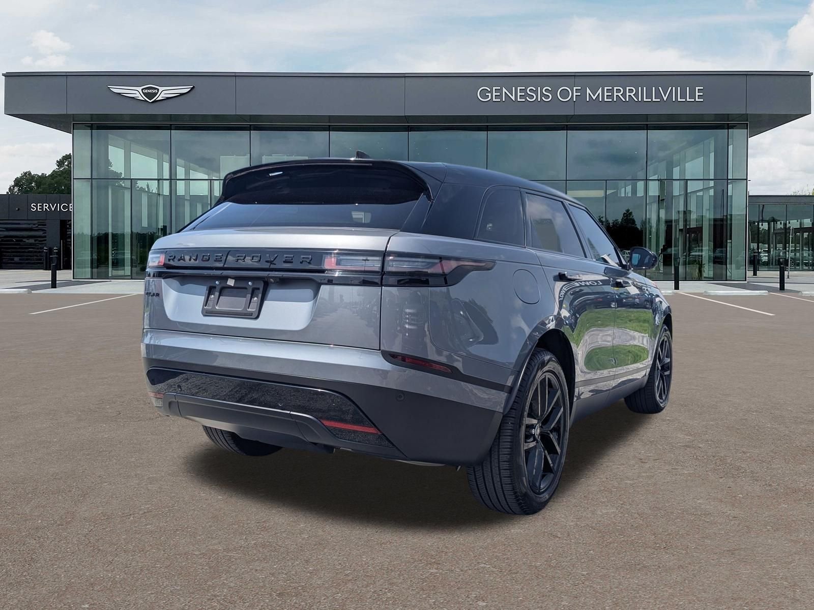 Used 2025  Land Rover S image 8