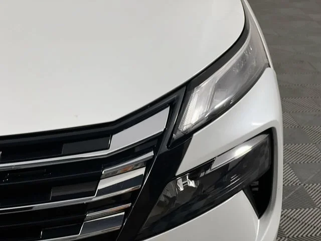 Used 2024 Everest White Pearl Nissan SV image 8