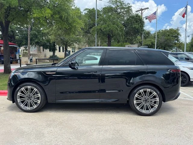 New 2026 Santorini Black Land Rover Dynamic SE image 5