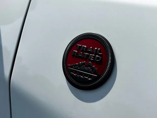 New 2026 Bright White Clear-Coat Exterior Paint Jeep Trailhawk image 9