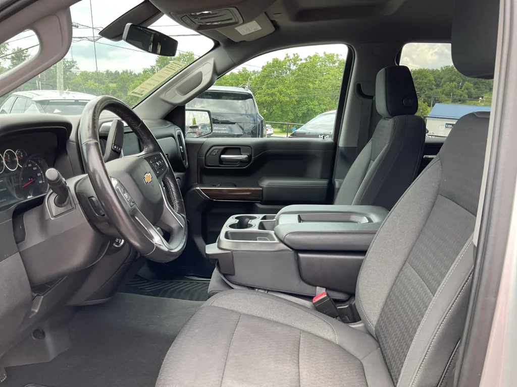 Used 2022 Silver Ice Metallic Chevrolet LT image 21