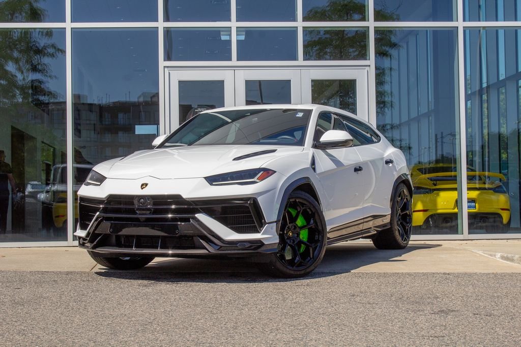 Used 2024 White Lamborghini Performante image 1