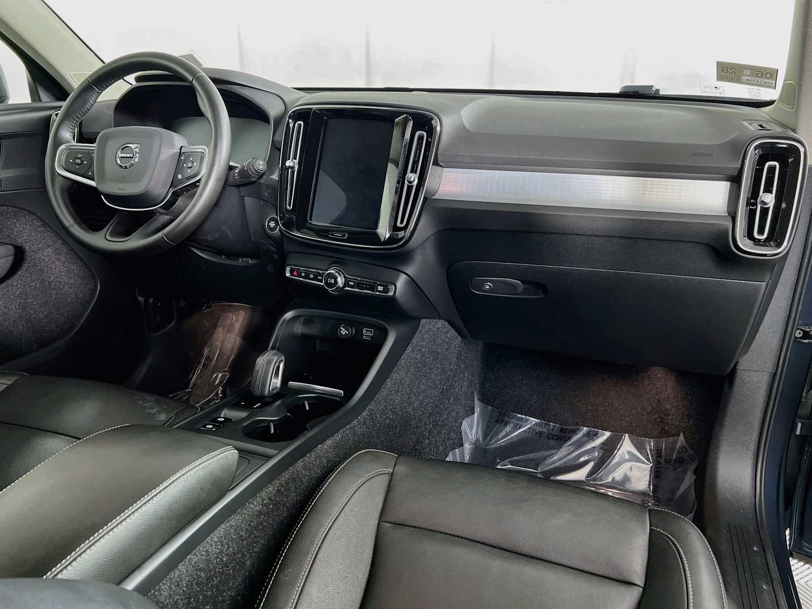 Used 2021 DENIM BLUE METALL Volvo Momentum image 31