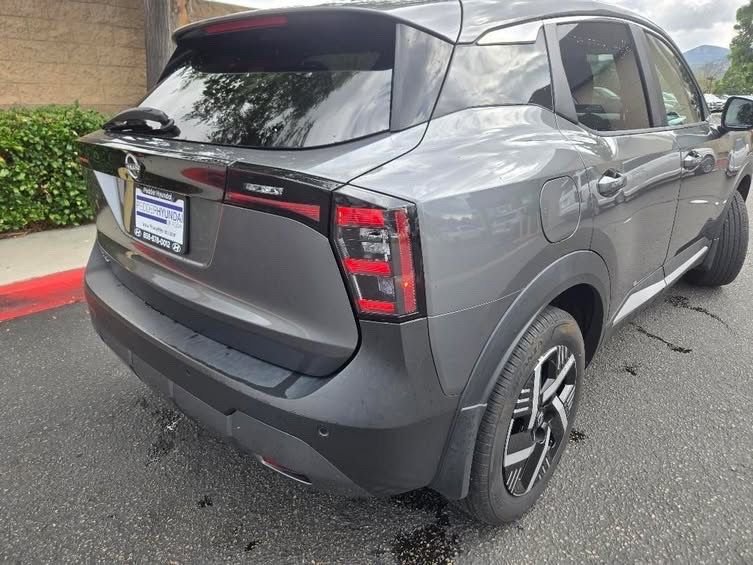 Used 2025 Gray Nissan SV image 6