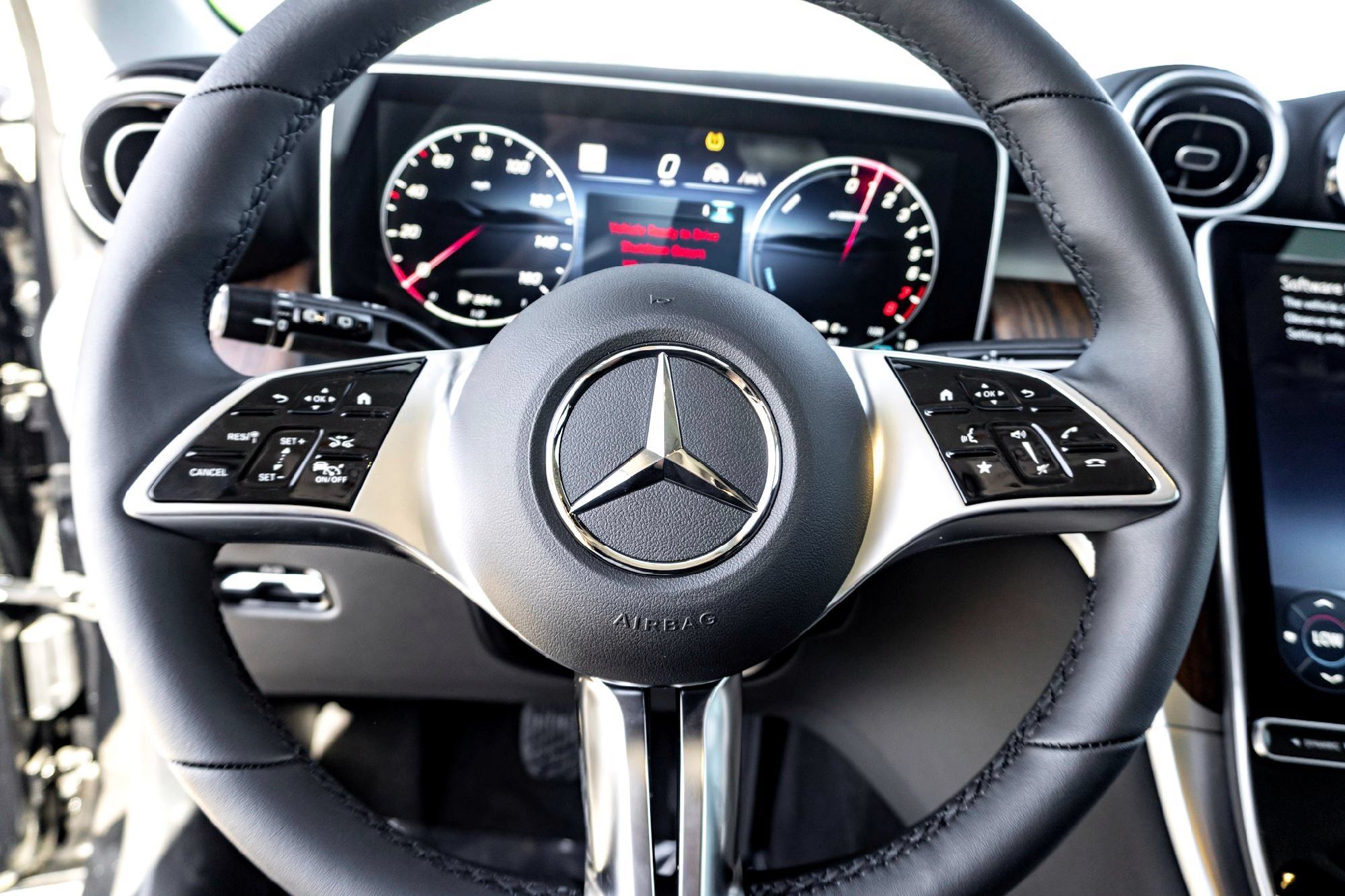 2025 Mercedes-Benz GLC Base - Photo 12