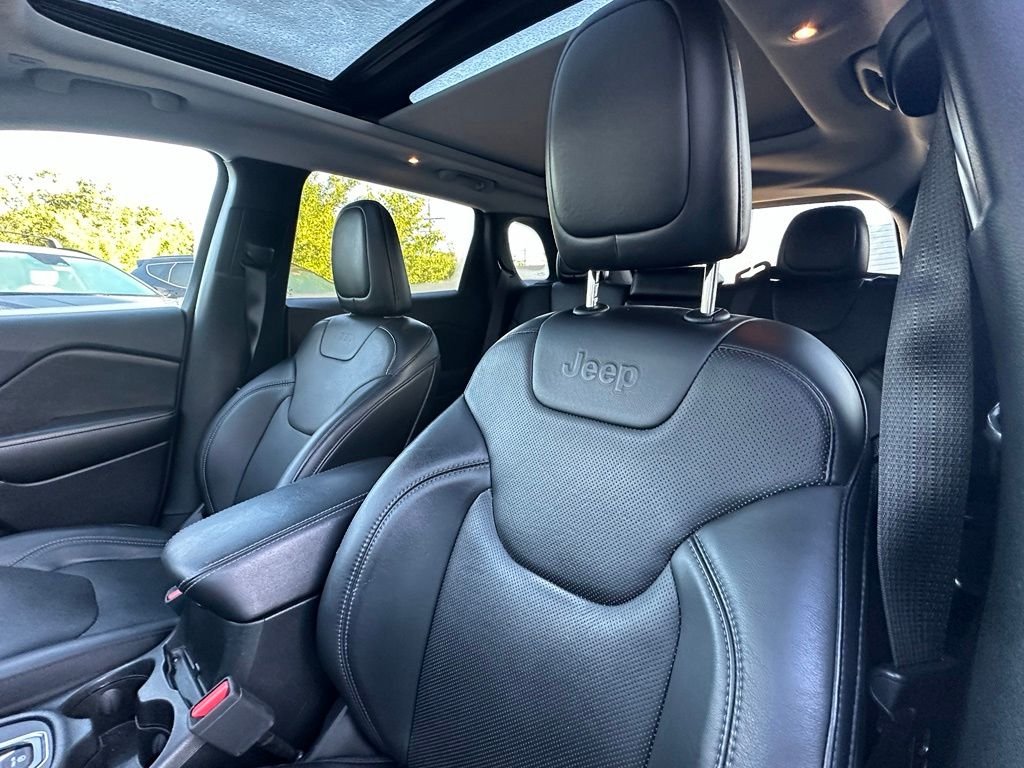 Used 2019 White Jeep Limited image 11