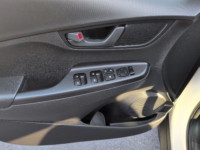 Used 2023 White Hyundai SEL image 16