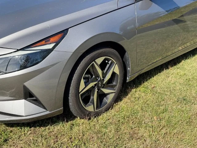 Used 2023 Silver Hyundai SEL image 4