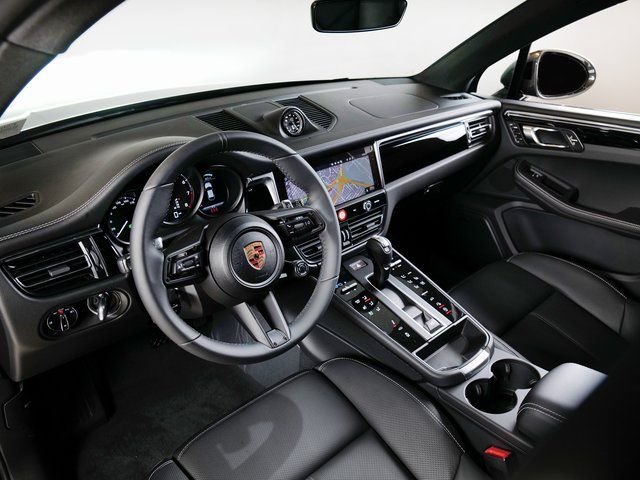 2025 Porsche Macan T - Photo 20