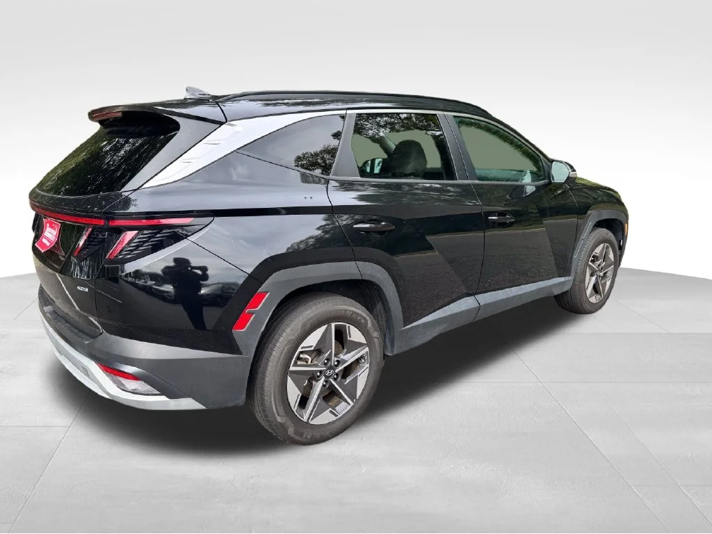 Used 2025 Black Hyundai SEL Convenience image 43