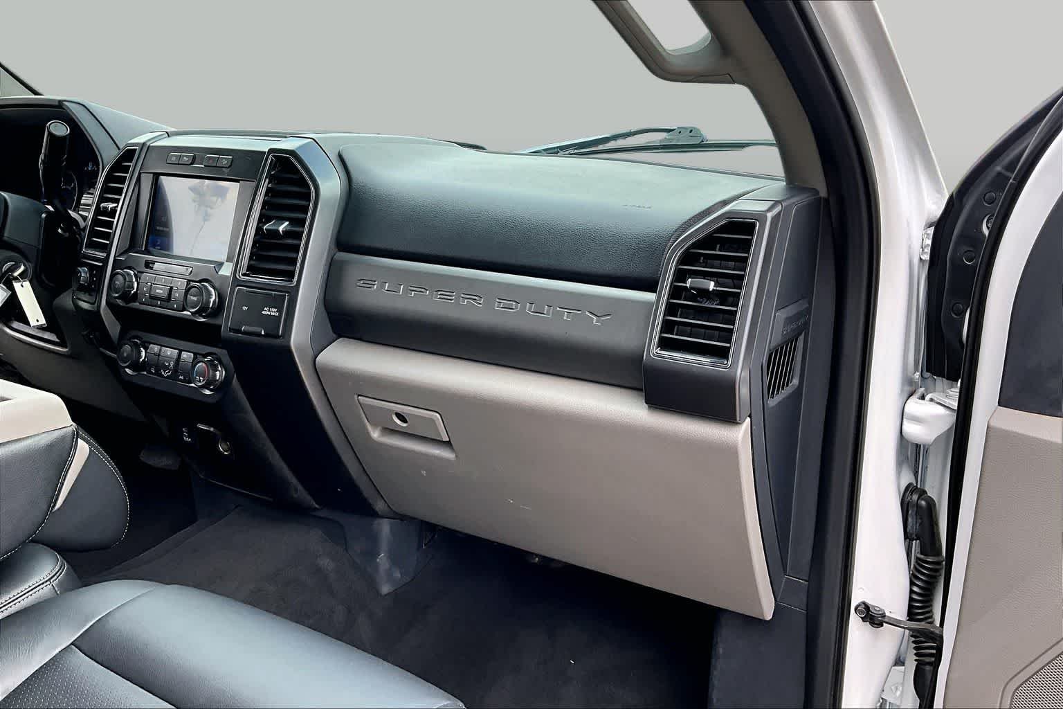 Used 2022 Oxford White Ford XLT image 18