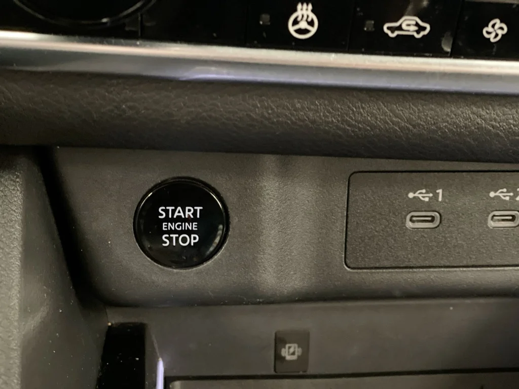Used 2024 GRAY Nissan SL image 17
