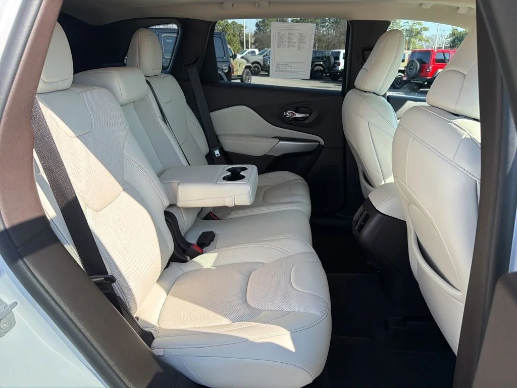 Used 2018 White Jeep Overland image 19