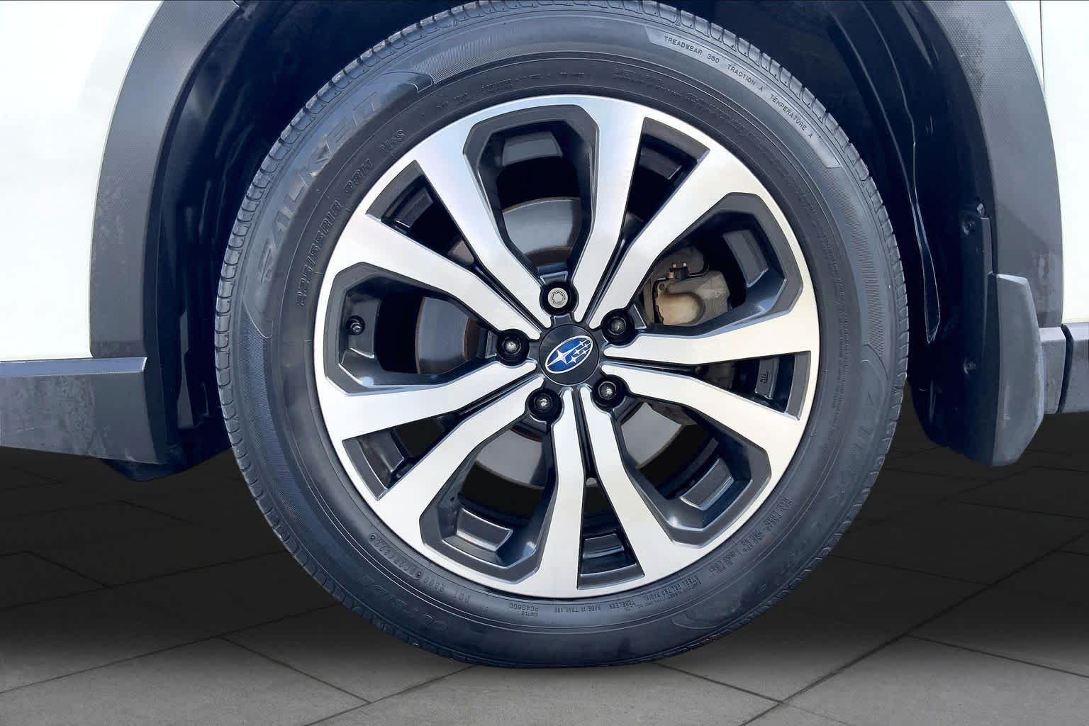 Used 2021 Crystal White Pearl Subaru Limited image 11