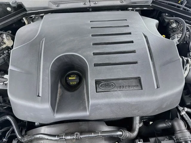 Certified Used 2024 Black Land Rover X-Dynamic SE image 32