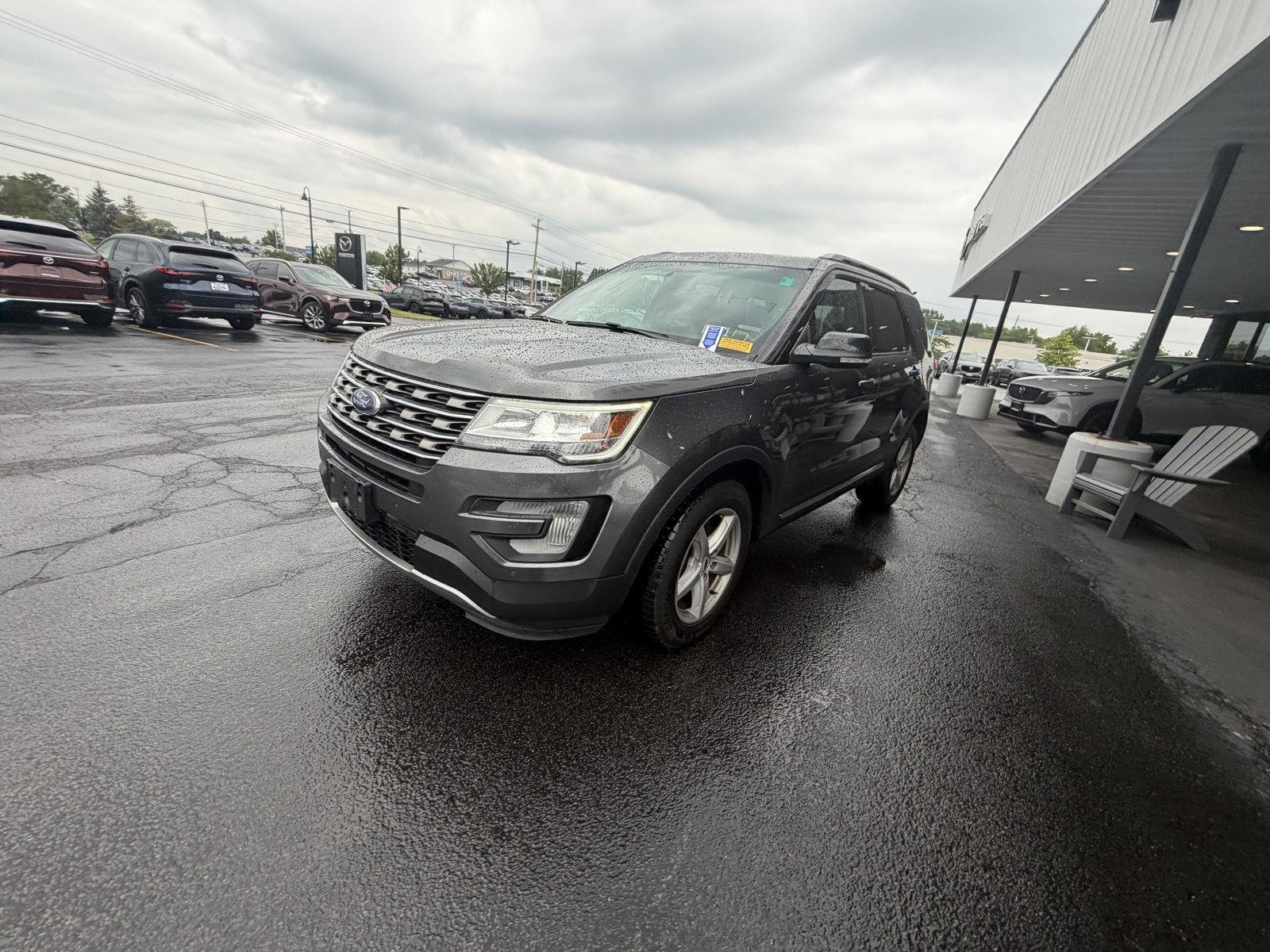 Used 2017 Magnetic Ford XLT image 3