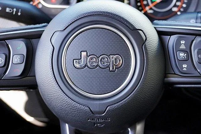 New 2026 Bright White Clear-Coat Exterior Paint Jeep Mojave image 40