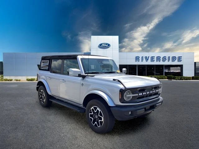 Used 2021 Silver Metallic Ford Outer Banks image 1