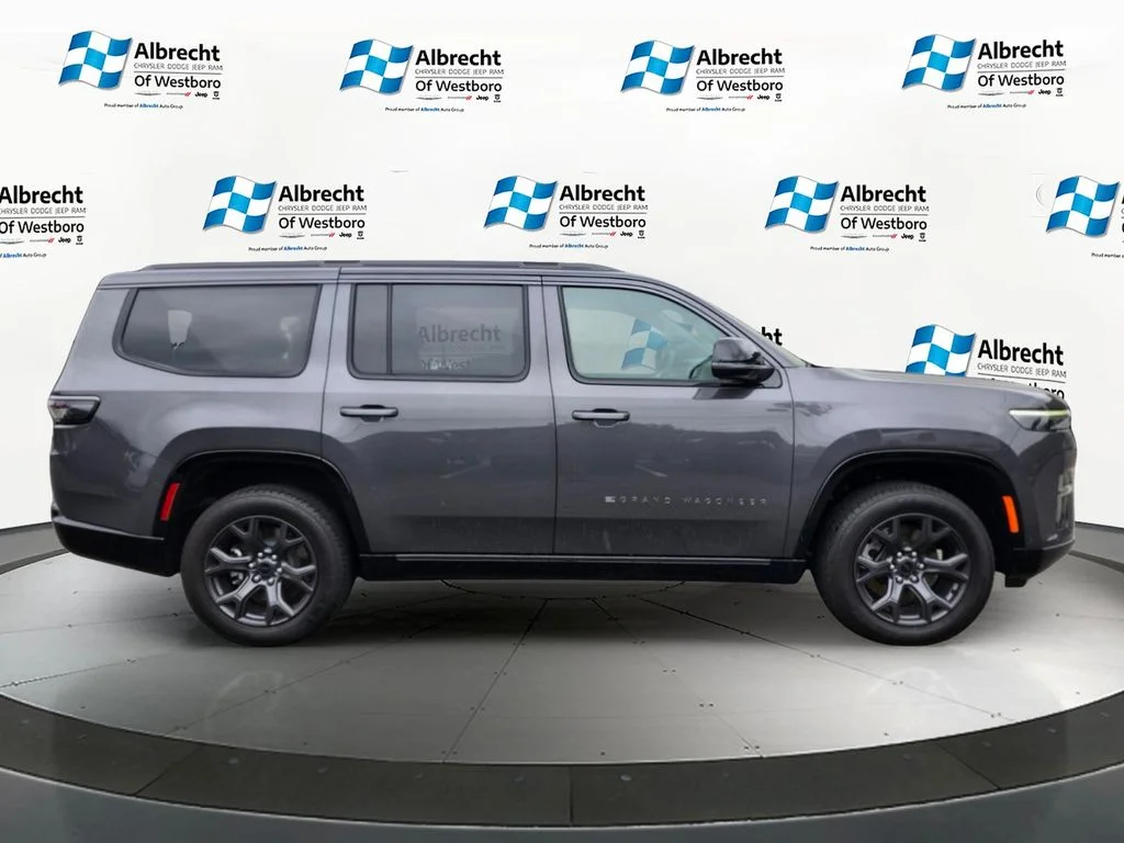 New 2026 Baltic-Gray Metallic Clear-Coat Exterior Paint Jeep Limited Altitude image 6