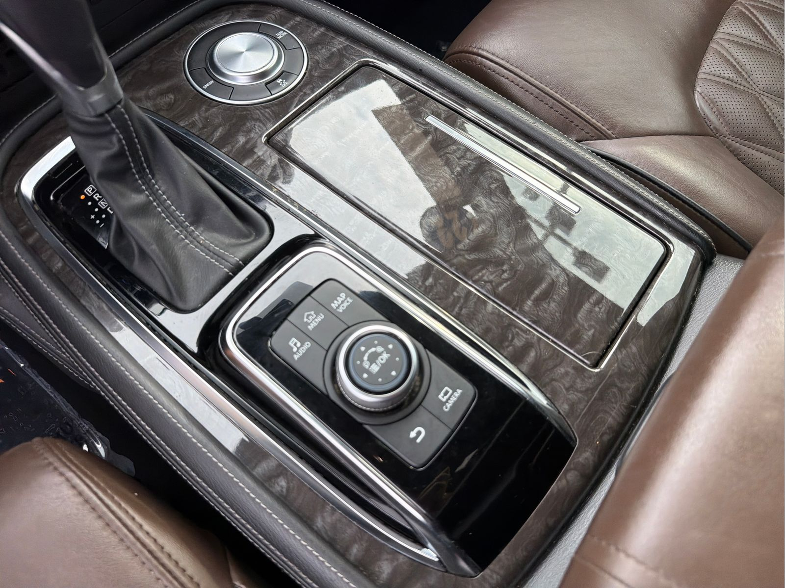 Used 2022 White Nissan Platinum image 25